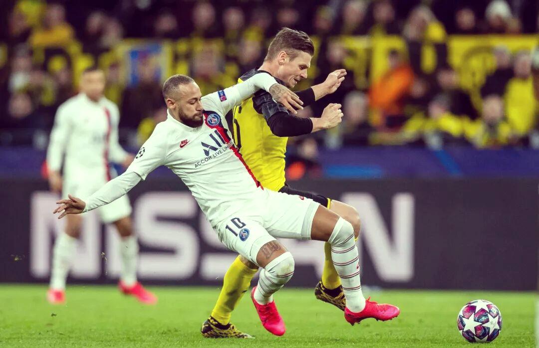 关于精彩纷呈的比赛，冠军之争激烈进行的信息